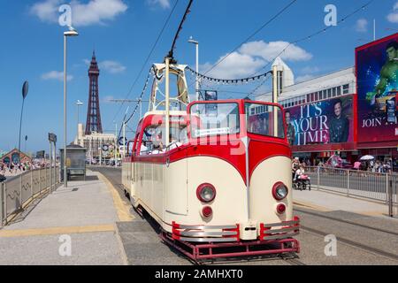 Partenza di un'auto da barca Heritage, Ocean Boulevard, Promenade, Blackpool, Lancashire, Inghilterra, Regno Unito Foto Stock