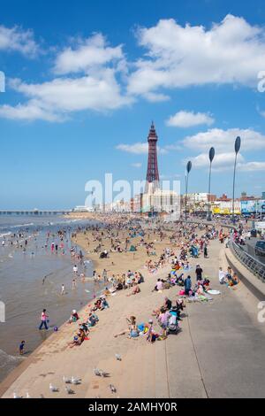 Blackpool Beach Da Central Pier, Blackpool, Lancashire, Inghilterra, Regno Unito Foto Stock