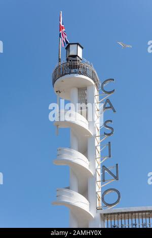 The White Tower, Casino Building Pleasure Beach, Ocean Boulevard, Promenade, Blackpool, Lancashire, Inghilterra, Regno Unito Foto Stock