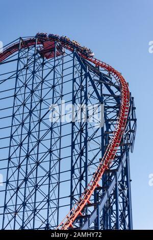 Montagne Russe "The Big One", Blackpool Pleasure Beach, Ocean Boulevard, Promenade, Blackpool, Lancashire, Inghilterra, Regno Unito Foto Stock