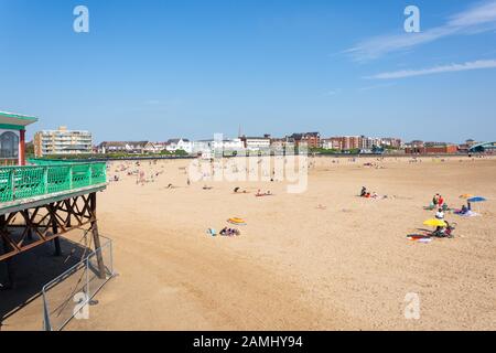 St Anne'S Beach Da Pier, Lytham St Annes, Lancashire, Inghilterra, Regno Unito Foto Stock
