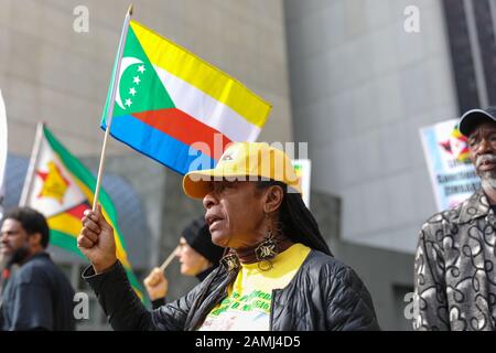 New York, USA, Oktober 25, 2019 dimostrazione dello Zimbabwe di fronte all'edificio delle Nazioni Unite. Foto Stock