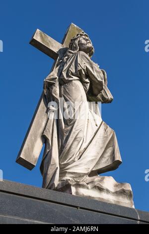 Selezione di lapidi e sculture a Recoleta Cemetry a Buenos Aires. Foto Stock