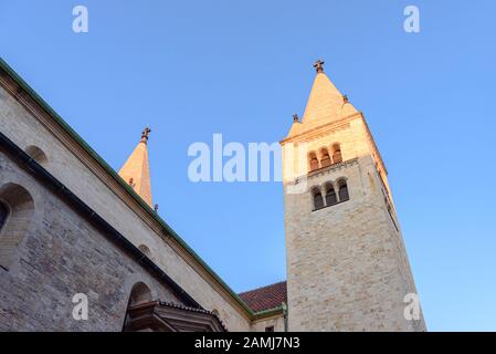 Torre Sud della Basilica di S. Georg'e (Bazilika svatého Jiří) Praga, Repubblica Ceca Foto Stock