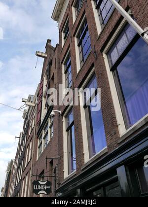 Le finestre e le pareti esterne della casa di Anna Frank, Amsterdam, Olanda Foto Stock