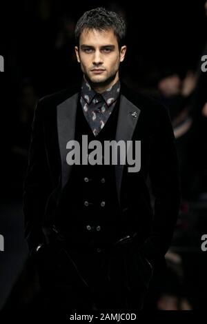 Milano, Italia. 13th Gen 2020. Giorgio ARMANI Autunno/Inverno 2020/2021 Runway durante la settimana della Moda di Milano uomini‚Äôs Gennaio 2020 - Milano, Italia 13/01/2020 | utilizzo credito mondiale: DPA/Alamy Live News Foto Stock