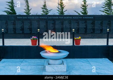 Malvinas (Falklands) Monumento storico Nazionale della Guerra alla Plaza Islas Malvinas a Ushuaia, Terra del fuoco, Argentina Foto Stock