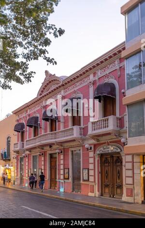 Il Ristorante Bar Bella Epoca In Calle 60, Merida, Yucatan, Messico. Foto Stock