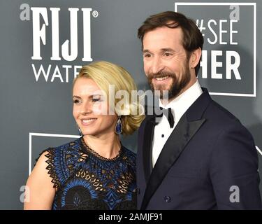 12 gennaio 2020, Santa Monica, CA, USA: Los ANGELES - 12 GENNAIO: Sara Wells, Noah Wylie ai Critics Choice Awards 2020 al Barker Hanger il 12 gennaio 2020 a Santa Monica, CA (Credit Image: © Kay Blake/ZUMA Wire) Foto Stock