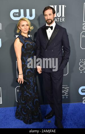 12 gennaio 2020, Santa Monica, CA, USA: Los ANGELES - 12 GENNAIO: Sara Wells, Noah Wylie ai Critics Choice Awards 2020 al Barker Hanger il 12 gennaio 2020 a Santa Monica, CA (Credit Image: © Kay Blake/ZUMA Wire) Foto Stock