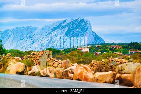 Isola di Tavolara vista da San Teodoro Olbia Tempio riflesso della Sardegna Foto Stock