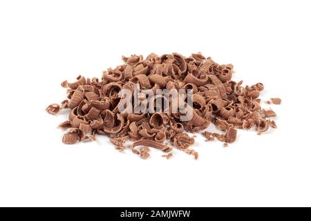 Il cioccolato grattugiato in un palo isolata su sfondo bianco. Foto Stock