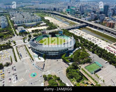 Veduta Aerea Seoul Olympic Park, Corea Del Sud. Gli stadi sono costruiti per le Olimpiadi estive del 1988 e per i Giochi asiatici 10th del 1986. Seoul, Corea Del Sud, Agosto 22nd, 2019 Foto Stock