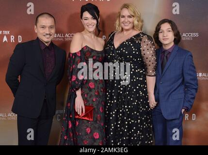 Los Angeles, Stati Uniti. 13th Gen 2020. (L-R) Jon Jon Briones, Isa Briones, Megan Briones e Teo Briones presso la CBS All Access' STAR TREK PICARD Premiere tenutasi presso l'ARCLIGHT Cinerama Dome di Hollywood, California, lunedì 13 gennaio 2020. (Foto Di Snanlee B. Mirador/Sipa Usa) Credito: Sipa Usa/Alamy Live News Foto Stock