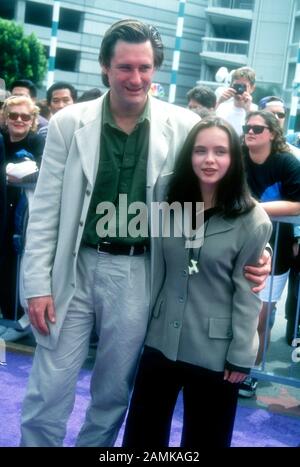 Universal City, California, USA 21st Maggio 1995 attore Bill Pullman e attrice Christina Ricci partecipano alla "Casper" Premiere il 21 Maggio 1995 alla Universal City AMC di CityWalk in Universal City, California, USA. Foto Di Barry King/Alamy Stock Foto Foto Stock