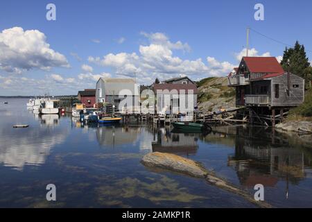 Fisherman's cottage nella famosa città di Blue Rocks vicino a Lunenburg, Mahone Bay, Nova Scotia, Atlantic Canada, Nord America. [traduzione automatizzata] Foto Stock