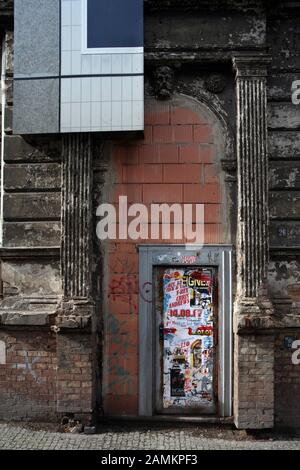 Area tematica immobiliare - costruzione in corso in Germania Est *** Halle an der Saale *** 23.08.2010 [traduzione automatizzata] Foto Stock