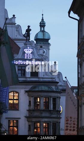 Il Hofbräuhaus am Platzl nella città vecchia di Monaco. [traduzione automatizzata] Foto Stock