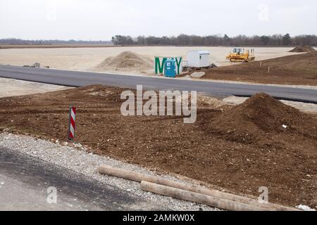 Preparativi per la grande area parco vicino Aschheim, in occasione della Bauma. [traduzione automatizzata] Foto Stock