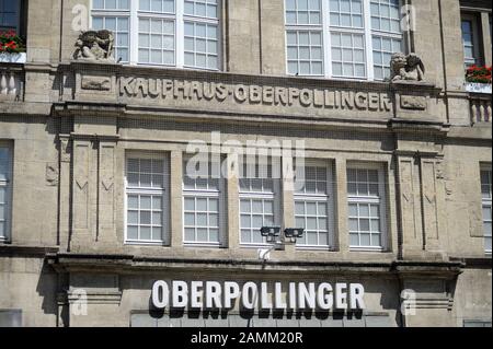 Il grande magazzino 'Oberpollinger' di Neuhauser Straße nella zona pedonale. [traduzione automatizzata] Foto Stock