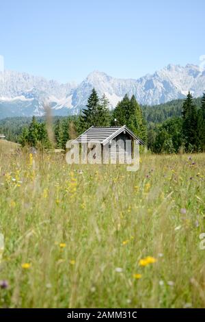 Escursione a tema sotto il motto "Questa è la vetta" intorno al vertice del G7 2015 a Elmau. L'escursione porta da Ferchensee a Schloss Elmau attraverso il mondo alpino del Karwendel. [traduzione automatizzata] Foto Stock