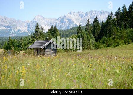 Escursione a tema sotto il motto "Questa è la vetta" intorno al vertice del G7 2015 a Elmau. L'escursione porta da Ferchensee a Schloss Elmau attraverso il mondo alpino del Karwendel. [traduzione automatizzata] Foto Stock