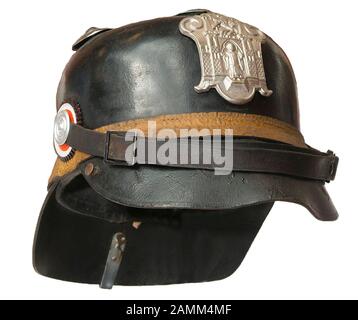 Casco da pompiere - nel museo del reparto antincendio di WaldkraiburgGermany - pelle - intorno al 1900 [traduzione automatizzata] Foto Stock