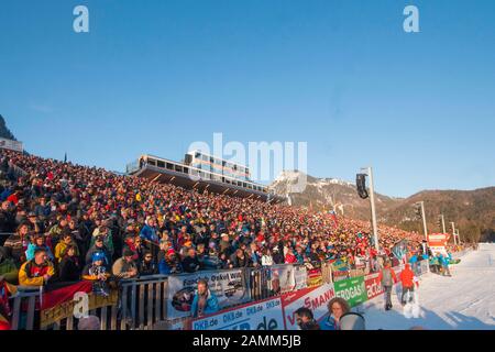 Nello stadio della Chiemgau Arena ai Campionati Mondiali di Biathlon 2012 a Ruhpolding, Chiemgau, Baviera, Germania [traduzione automatizzata] Foto Stock