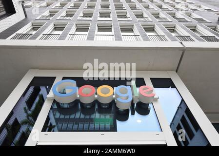 L'ingresso alla sede centrale di Google a Erika-Mann-Straße. [traduzione automatizzata] Foto Stock