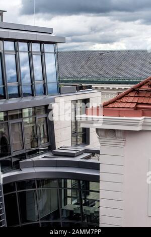 Vista panoramica dalla terrazza sul tetto del nuovo edificio della sede centrale Siemens a Wittelsbacherplatz tra Altstadtring e Kardinal-Döpfner-Straße. [traduzione automatizzata] Foto Stock