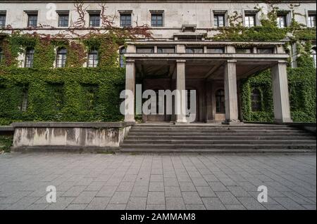 Costruzione dell'Istituto Centrale di Storia dell'Arte presso Katharina-Von-Bora-Strasse 10 a Maxvorstadt, ex edificio amministrativo della NSDAP. [traduzione automatizzata] Foto Stock