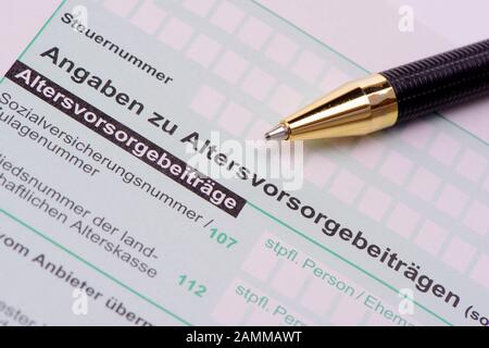 Previdenza e dichiarazione fiscale [traduzione automatizzata] Foto Stock