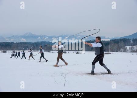 L'Uferinger Schnalzer nella comunità di Teisendorf - Berchtesgadener LandAperschnalzen nella Rupertivinkel [traduzione automatizzata] Foto Stock