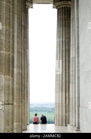 La Hall of Fame Wallhalla sopra il Danubio a Donaustauf. Il memoriale per i tedeschi famosi è stato costruito nel 1842 secondo i piani di Leo von Klenze. Nella foto la vista del lato est verso sud. [traduzione automatizzata] Foto Stock