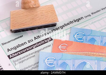 Previdenza e dichiarazione fiscale per l'ufficio fiscale [traduzione automatizzata] Foto Stock