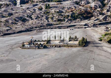 Tempio di Monte Bromo vulcani in bromo Tengger Semeru National Park, Java Orientale, Indonesia. Foto Stock