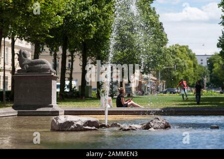 Fontana su Bordeaux Square a Haidhausen. [traduzione automatizzata] Foto Stock