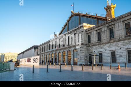 Marsiglia Francia, 28 dicembre 2019 : Stazione ferroviaria di Marsiglia Saint Charles vecchio edificio vista esterna a Marsiglia Francia Foto Stock