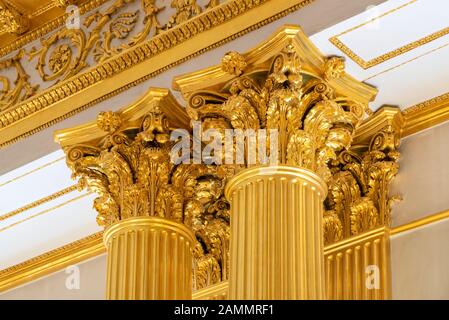 L'interno della Sala Armoriale nell'Hermitage di Stato un museo di arte e cultura a San Pietroburgo, Russia. Foto Stock