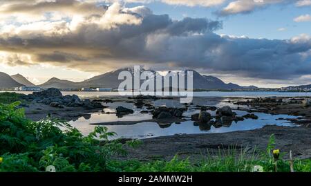 Vista sulle montagne in robusto isole Lofoten in Norvegia Foto Stock