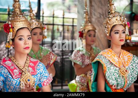 Ballerini religiosi all'hotel Hyatt di Bangkok Foto Stock