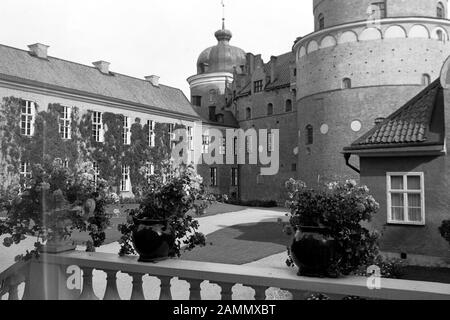 Blick auf Schloss Gripsholm bei Stockholm, Schweden, 1969. Vista del castello di Gripsholm vicino a Stoccolma, Svezia, 1969. Foto Stock