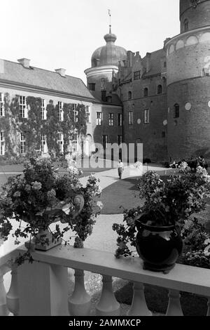 Blick auf Schloss Gripsholm bei Stockholm, Schweden, 1969. Vista del castello di Gripsholm vicino a Stoccolma, Svezia, 1969. Foto Stock