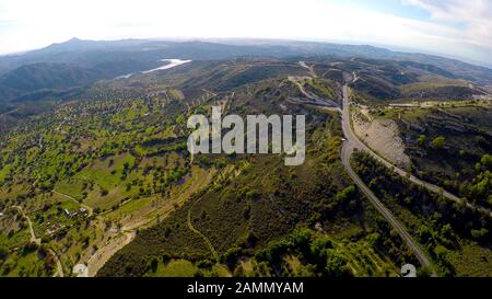 Verde montagna paesaggio vista aerea, luogo di ricreazione all'aperto per ecoturismo Foto Stock
