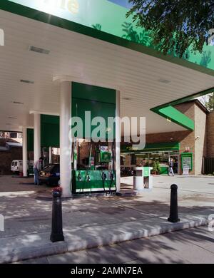 Stazione di rifornimento BP benzina su Finchley Road, North London, UK, nel 1993 Foto Stock