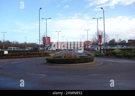 Il Parcheggio Al Di Fuori Del Boundary Mills Retail Shopping Outlet A Colne, Pendle, Lancashire, Inghilterra, Regno Unito. Foto Stock