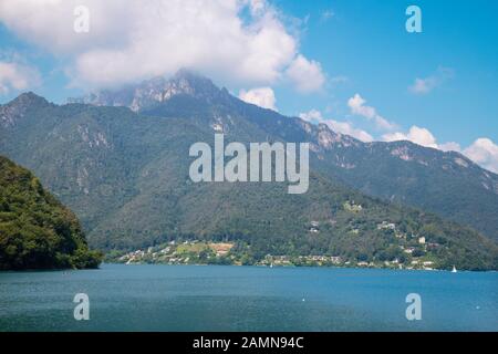 Il Lago di Ledro tra le Alpi del Trentino distretto . Foto Stock