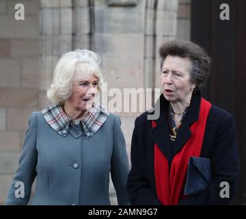 La Principessa reale (a destra) all'Università di Aberdeen, dove ha ricevuto una laurea onoraria dalla suor-in-law, la duchessa di Cornovaglia (conosciuta come la duchessa di Rothesay mentre in Scozia) (a sinistra). Foto Stock
