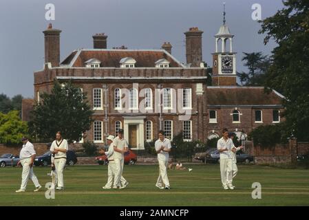 Villaggio partita di cricket. Matfield. Kent. In Inghilterra. Regno Unito Foto Stock