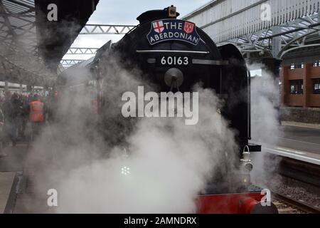 Il motore a vapore Aberdonian arriva alla stazione di Aberdeen Foto Stock